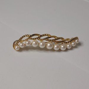 Pretty Gold Tone Metal And Faux Pearl Brooch